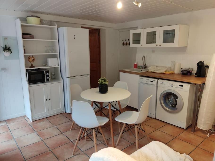 Appartement En Rez De Jardin Et Terrasse Ds Villa Hyères Exteriör bild