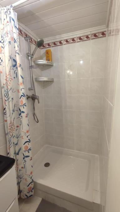 Appartement En Rez De Jardin Et Terrasse Ds Villa Hyères Exteriör bild
