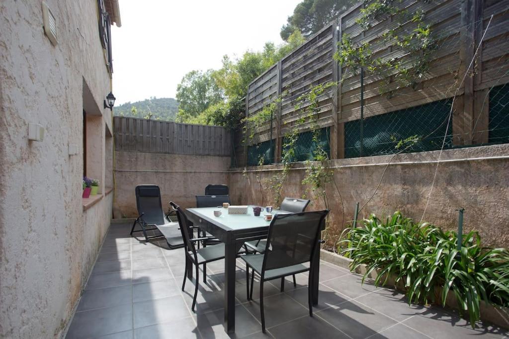 Appartement En Rez De Jardin Et Terrasse Ds Villa Hyères Exteriör bild