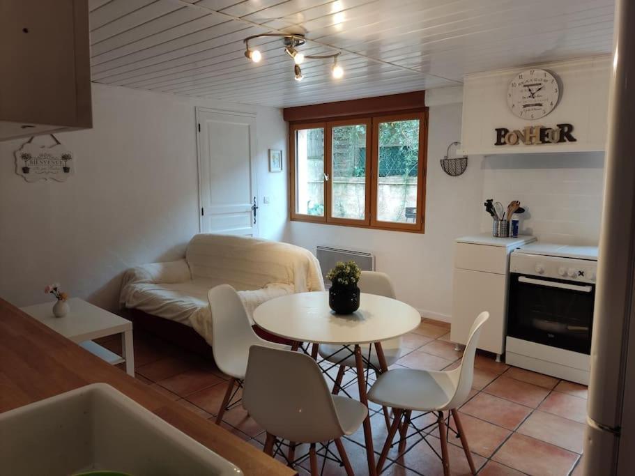 Appartement En Rez De Jardin Et Terrasse Ds Villa Hyères Exteriör bild